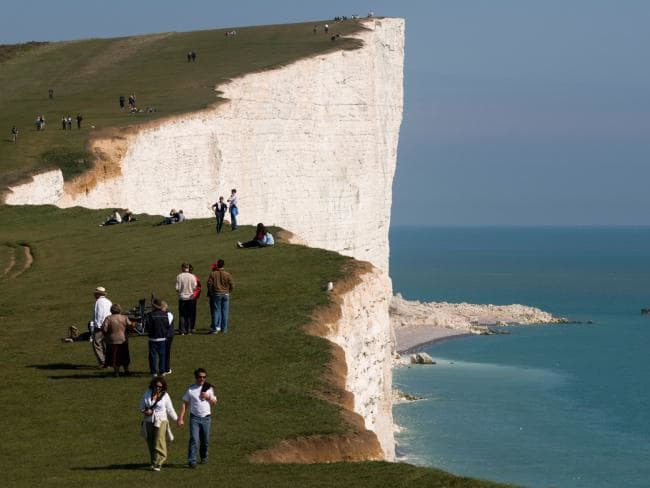Vách núi Beachy Head (Mũi Đá Trắng) ở Anh gây ấn tượng với du khách bởi cảnh quan thiên nhiên tuyệt đẹp và hùng vĩ.