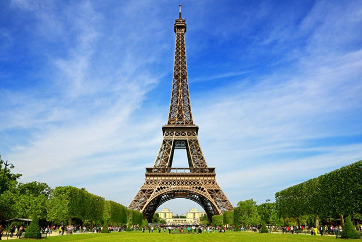 Ít ai có thể ngờ rằng, tháp Eiffel có tên trong danh sách những địa điểm có nhiều người tự sát nhất thế giới. Số người tự tử tại đây mỗi năm cao thứ ba tại Pháp (sau số người tự sát bằng thuốc độc và treo cổ). Video: Nam sinh viết thư tuyệt mệnh rồi nhảy lầu tự tử (nguồn: VTC1)