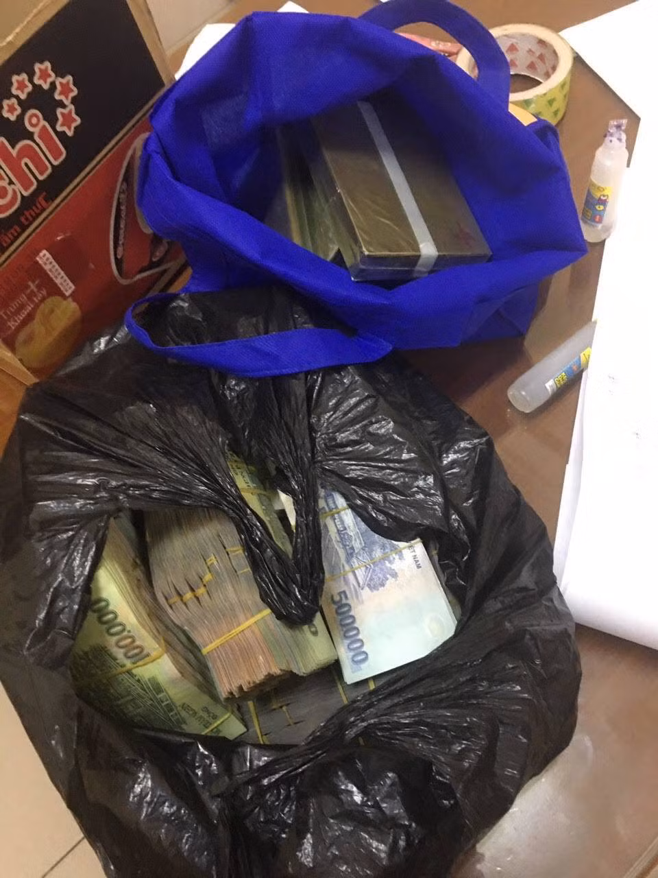 Co giao xin hoi lo CSGT gan 1 ty dong de duoc giu lai 5 banh ma tuy-Hinh-2