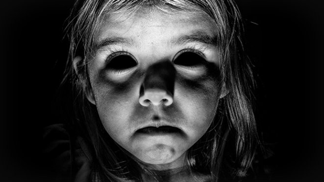 Khi chia sẻ câu chuyện kỳ quái gặp phải ở bãi đỗ xe, ông Bethel biết được một số người khác cũng gặp tình huống tương tự. Khi gặp những đứa trẻ có đôi mắt đen láy vô hồn, nhân chứng bỏ chạy hoặc nhanh chóng rời đi nơi khác.