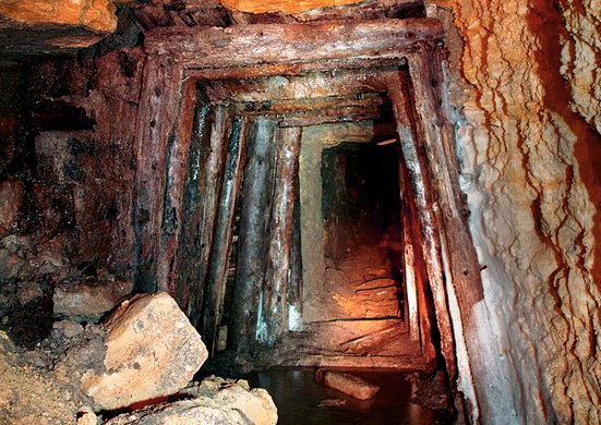 Cụ thể, khu hầm mộ Odessa trải dài hơn 2.500 km với hơn 1.000 lối vào được phát hiện. Nếu chuyển thành đường thẳng thì mê cung hầm mộ Odessa có thể nối tới thủ đô Paris, Pháp - nơi có mê cung hầm mộ lớn thứ hai thế giới.