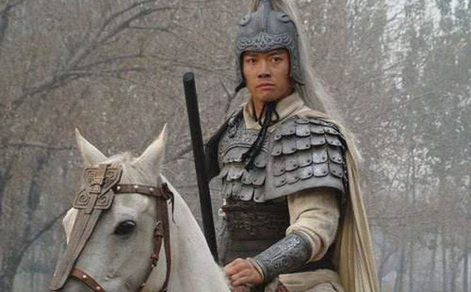 Khi Lưu Bị đang khen ngợi con ngựa tốt của Trương Võ thì Triệu Vân hiểu được dụng ý của chủ soái. Vì vậy, Triệu Vẫn cưỡi ngựa và cầm thương xông vào chỗ địch. Chưa đến ba hiệp, ông đã giết chết Trương Võ và mang con ngựa quý về cho Lưu bị.