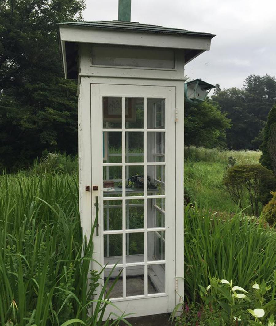 Dù chiếc điện thoại chỉ có thể giao tiếp một chiều (số của người mất không còn dùng nữa) nhưng có ít nhất 25.000 người đến Otsuchi và sử dụng nó để gọi cho người thân đã qua đời để xoa dịu nỗi đau.