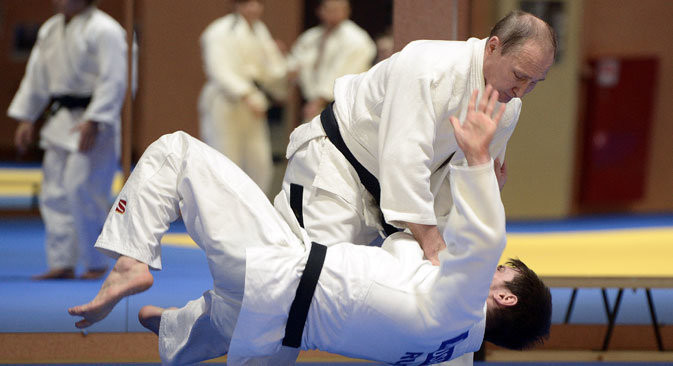 Hiện Tổng thống Putin là chủ tịch của Yawara Dojo, võ đường tại Sankt-Peterburg nơi ông từng luyện tập thời trẻ.