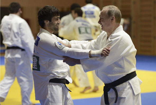 Đến nay, Tổng thống Putin có đai đen bát đẳng của môn võ judo. Không chỉ judo, Tổng thống Putin còn luyện tập karate và taekwondo.