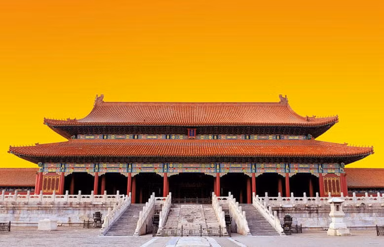 Ngày 20/6/1900, Liên minh 8 nước bao vây Bắc Kinh, Từ Hy Thái Hậu cùng Hoàng đế Quang Tự phải chạy trốn đến Tây An.