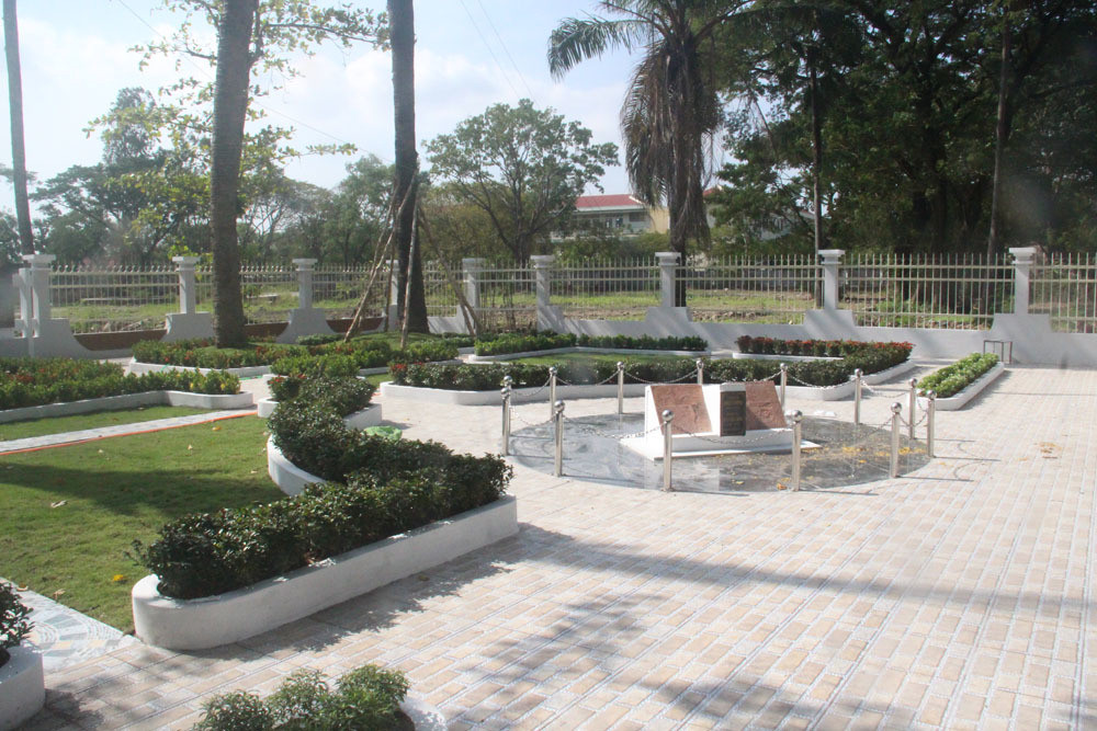 Ban đầu, chiều cao từ nền đất đến đỉnh của đồng hồ đá là khoảng 1m, ngang hơn 1,2m. Trải qua hơn 1 thế kỷ, hiện chiều cao của đồng hồ Thái Dương chỉ còn khoảng 60 cm. Ảnh: Vietnamnet.