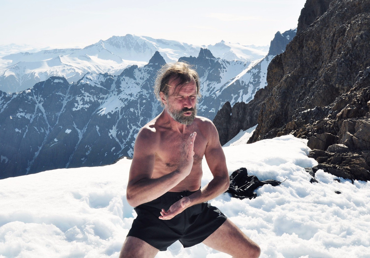 Với biệt danh "người băng", Wim Hof đến từ Hà Lan thiết lập 8 lần lập kỷ lục thế giới về khả năng chịu lạnh siêu phàm. Trong số này có việc ông có thể thoải mái đi dạo trên Bắc Cực khi nhiệt độ ngoài trời là -20 độ C.