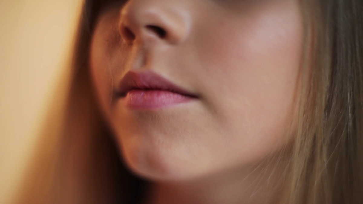 Thậm chí, có trẻ em nói chuyện bình thường thực sự tin rằng chúng bị nói lắp nên không tự tin nói chuyện với những người xung quanh.