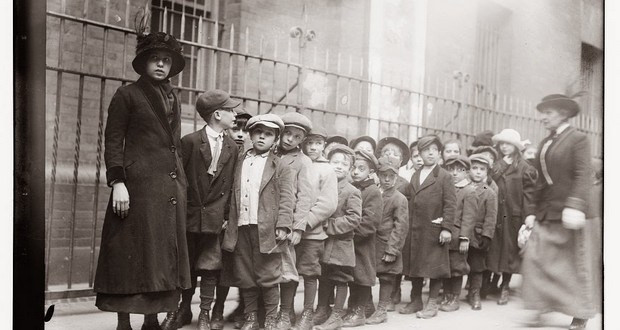 Theo đó, ông Johnson thực hiện thí nghiệm với sự tham gia của 22 trẻ mồ côi. Những đứa trẻ này không hề hay biết mục đích thật sự của thí nghiệm.