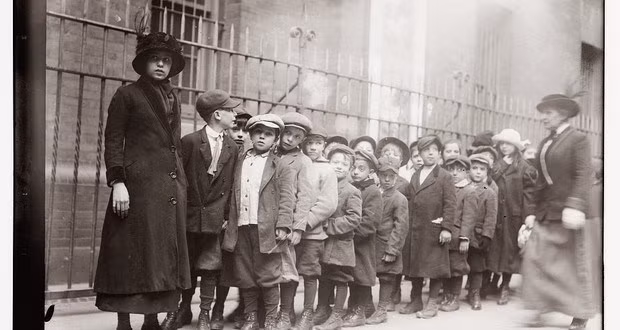 Theo đó, ông Johnson thực hiện thí nghiệm với sự tham gia của 22 trẻ mồ côi. Những đứa trẻ này không hề hay biết mục đích thật sự của thí nghiệm.