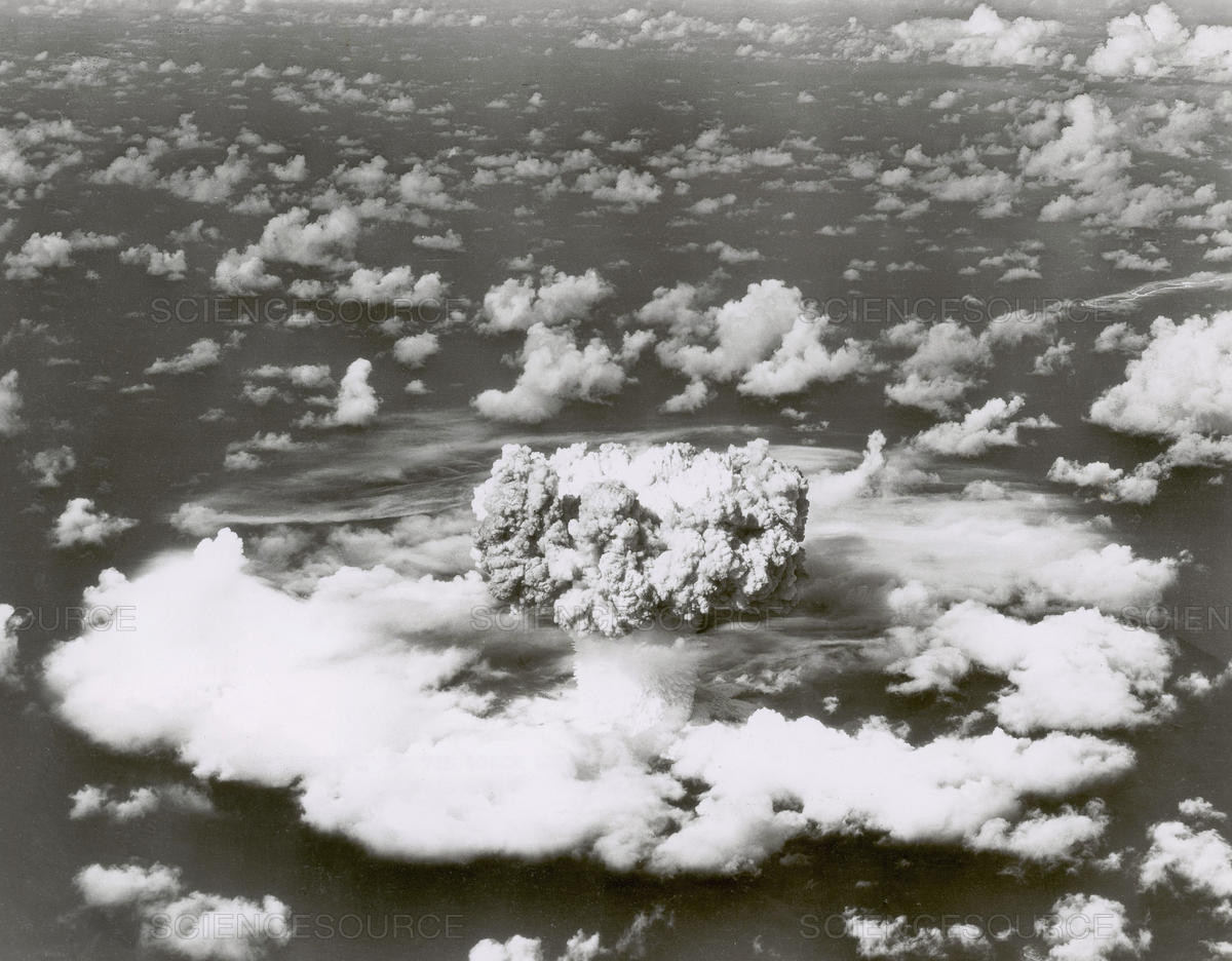 Thêm nữa, những năm gần đây, biến đối khí hậu khiến nước biển dâng cao khiến một số chuyên gia lo ngại các đồng vị phóng xạ có nguy cơ phát tán ra vùng biển Thái Bình Dương ngày càng nhiều cũng như đe dọa lây lan sang các vùng biển, đại dương xung quanh.