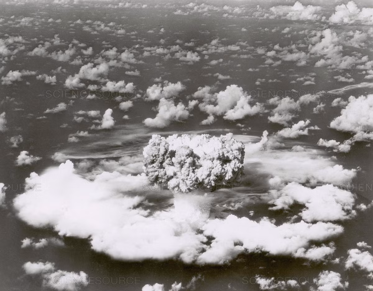 Thêm nữa, những năm gần đây, biến đối khí hậu khiến nước biển dâng cao khiến một số chuyên gia lo ngại các đồng vị phóng xạ có nguy cơ phát tán ra vùng biển Thái Bình Dương ngày càng nhiều cũng như đe dọa lây lan sang các vùng biển, đại dương xung quanh.