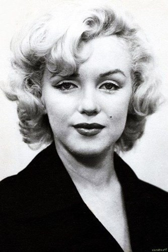Theo Temnova, khi hoạt động gián điệp, nữ minh tinh Marilyn Monroe được gọi với mật danh “Masha”.
