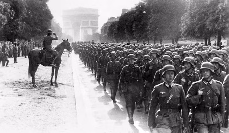 Để giải mã bí ẩn này, các chuyên gia tiến hành nghiên cứu và phát hiện một số điều thú vị. Cụ thể, vào tháng 5/1940, lực lượng Wehrmacht của Đức quốc xã phát động cuộc tấn công xâm lược nước Pháp. Với chiến thuật chiến tranh chớp nhoáng, Đức đánh bại lực lượng Pháp chỉ vài tuần sau khi thực hiện cuộc chiến.