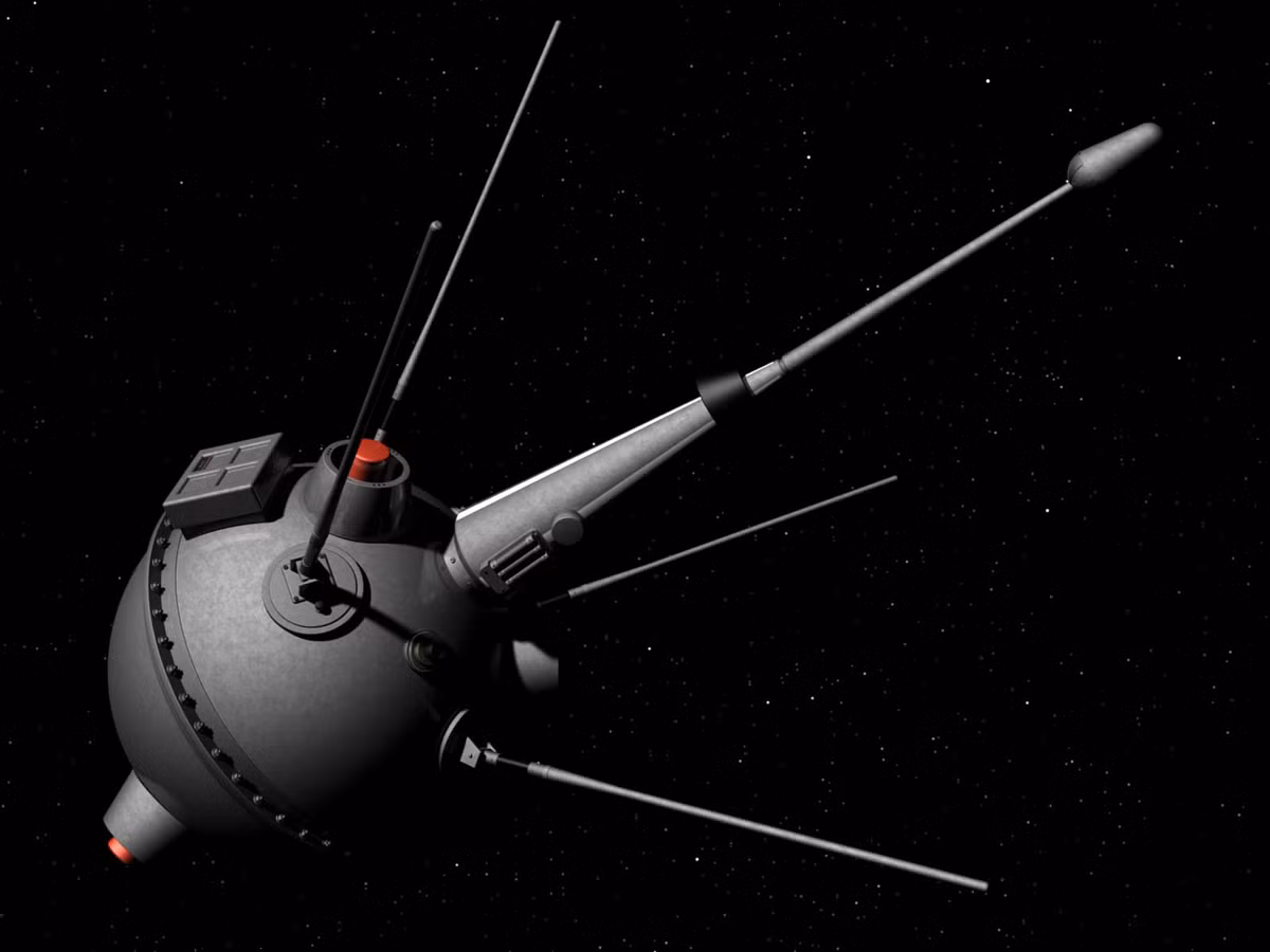 Tàu vũ trụ Luna 2 được đóng trong một thùng gỗ để vận chuyển. Nắm bắt được bí mật này, điệp viên CIA làm tan một chiếc thùng tương tự đựng con tàu vũ trụ rồi đánh tráo nó tại nhà ga trước khi nó được chuyển đến nơi triển lãm mới.