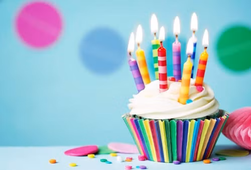 Những người này trời sinh được sống trong nhung lụa từ nhỏ, sớm có cuộc sống sung túc. Họ còn nhỏ được bố mẹ bao bọc chở che, có gia đình vững vàng hậu thuẫn, lớn lên không phải lo lắng nhiều về chuyện tiền bạc.