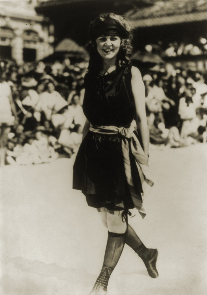 Margaret Gorman, 16 tuổi sau khi trở thành Hoa hậu đầu tiên của Hoa Kỳ năm 1921.
