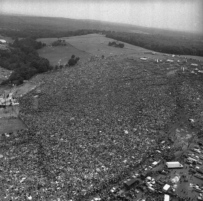 Lễ hội Woodstock, 1969 với hơn 400.000 người.