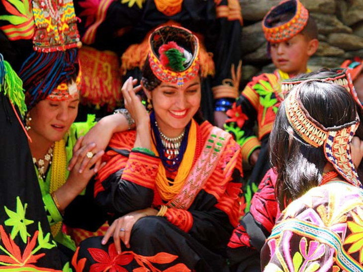 Theo một số nghiên cứu của các chuyên gia, sở dĩ bộ tộc Hunza có nhiều mỹ nhân là nhờ sử dụng nguồn nước tinh tiết, thực phẩm sạch và không khí trong lành.