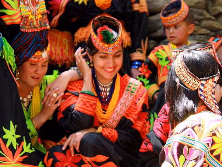 Theo một số nghiên cứu của các chuyên gia, sở dĩ bộ tộc Hunza có nhiều mỹ nhân là nhờ sử dụng nguồn nước tinh tiết, thực phẩm sạch và không khí trong lành.