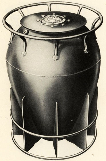 Từ năm năm 1914 - 1916, Ủy ban Tấn công Tàu ngầm (SAC) của hải quân Hoàng gia Anh đạt được thành công trong việc nghiên cứu và chế tạo bom chìm để tiêu diệt tàu ngầm U-boat của Đức.