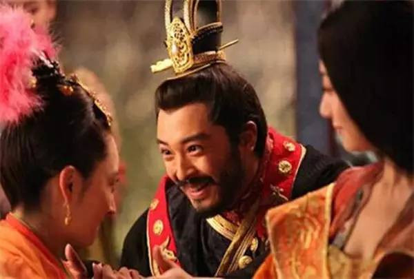 Trên thực tế, sau mỗi cuộc "ân ái", thái giám sẽ đưa các phi tần về cung của họ.