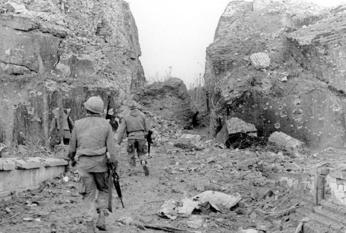 Đến những năm 1980, quân đội Mỹ xếp những lính Mỹ được xem như tù nhân chiến tranh, được phân loại lại thành dạng “không tìm thấy thi thể” (body not recovered) hay “tử trận” (Killed in Action), ngoại trừ ông Shelton.