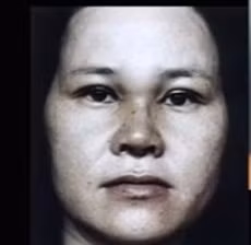 Năm 1982, Fukuda, 34 tuổi, là mẹ của 4 đứa con và làm tiếp viên ở quán rượu tại Matsuyama. Trong lúc làm việc, ả ghen tức với tiếp viên có tên Atsuko Yasuoka, 31 tuổi, nên đã đến nhà người này rồi ra tay siết cổ nạn nhân đến chết. Sau khi gây án, nữ tội phạm lấy tiền mặt và nhiều của cải giá trị của nạn nhân.