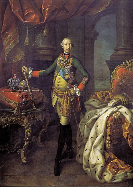 Năm 1762, hoàng tử Peter III lên ngôi Sa hoàng và Catherine trở thành Hoàng hậu quyền quý của nước Nga.