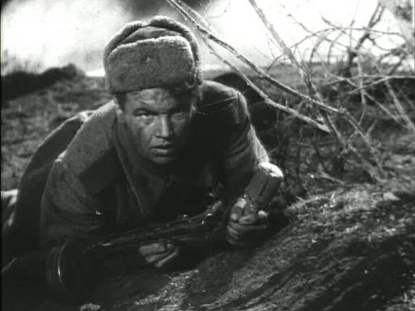 Trước những tổn thất lớn của Liên Xô, Matrosov có hành động dũng cảm là xông lên, lấy thân mình để chặn một khẩu súng máy của lính Đức quốc xã.