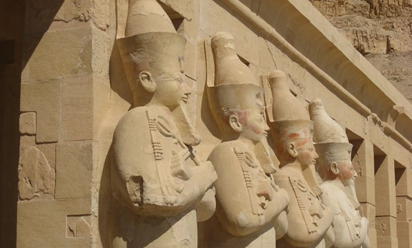 Theo quan niệm của người Ai Cập, hành động trên của pharaoh sẽ khiến nước sông Nile luôn dồi dào, cung cấp đầy đủ cho hoạt động sản xuất nông nghiệp.