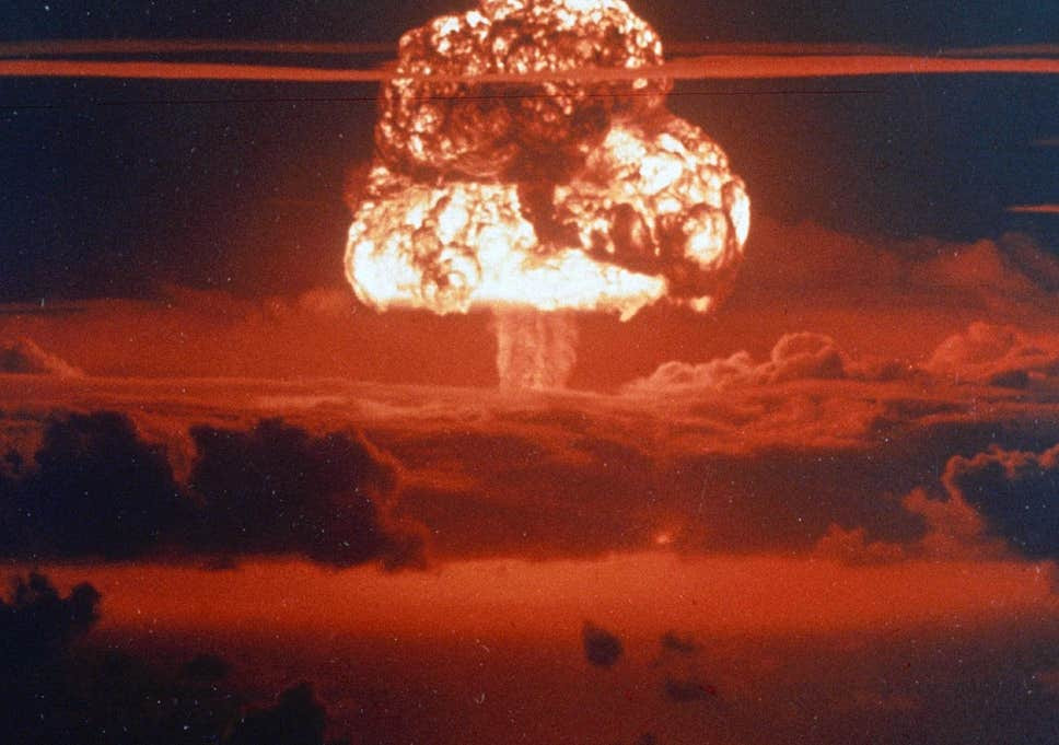 Không riêng Mỹ, Liên Xô cũng có ý định kích nổ bom hạt nhân trên Mặt trăng sau thành công của vụ phóng vệ tinh Sputnik năm 1947.