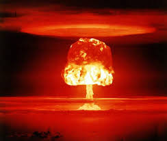 Chính quyền Moscow triển khai Dự án E-4 vào năm 1958 với mục tiêu là đưa một quả bom nguyên tử lên Mặt Trăng rồi kích nổ trước sự chứng kiến của toàn thế giới.