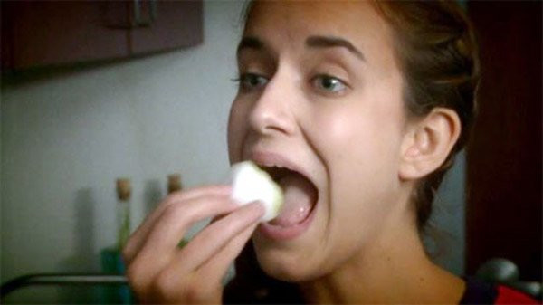 Nu sinh an bong gon trong chan suot 1 nam va ly do dau long-Hinh-2