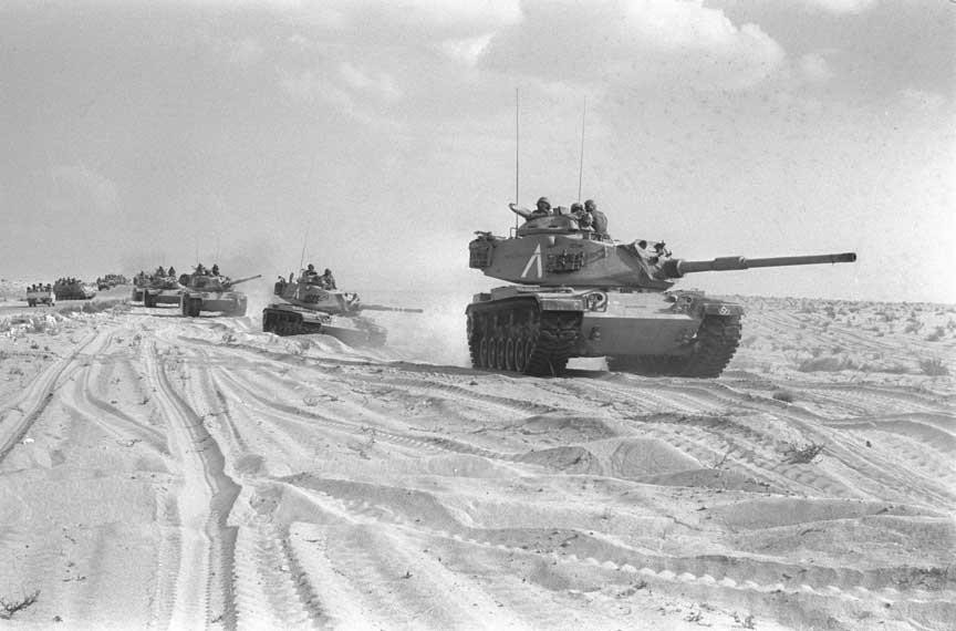 Theo các tài liệu, trận đánh xe tăng trên xảy ra đúng vào ngày 6/10/1973. Thời điểm mà liên minh Arab mở cuộc tấn công là ngày Yom Kippur (ngày chuộc lỗi). Đây là ngày linh thiêng nhất đối với người Do Thái. Vì vậy, khi cuộc chiến nổ ra, phần lớn binh sĩ quân đội Israel đang cầu nguyện.