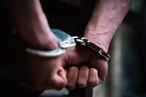 Thanh nien cuong hiep va giet hai 4 phu nu rung dong An Do