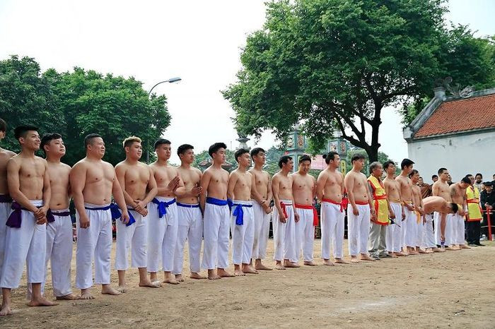 Tinh than thuong vo tai le hoi vat cau Thuy Linh