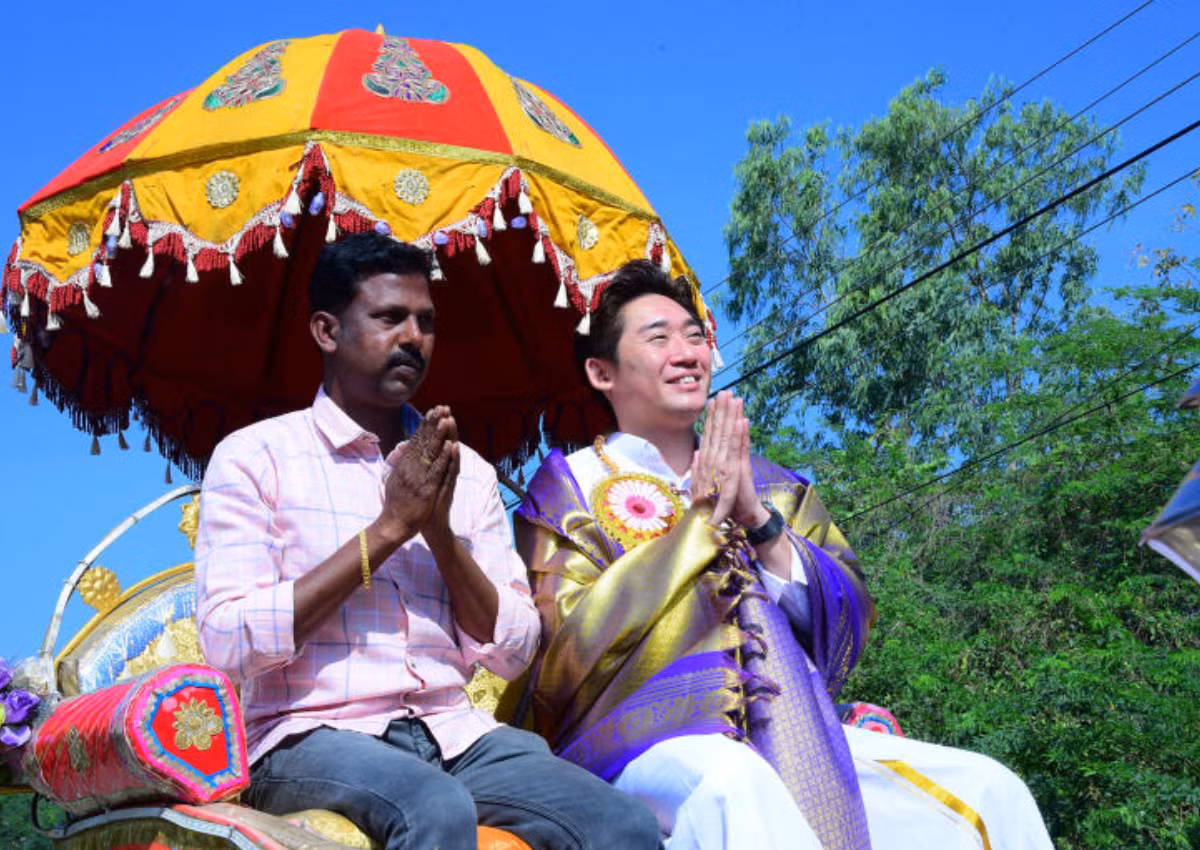 Sep Singapore bat ngo du dam cuoi cua nhan vien gan bo 17 nam