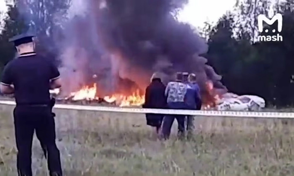 Vụ tai nạn xảy ra gần làng Kuzhenkino ở vùng Tver phía tây bắc Nga. Một số cơ quan truyền thông của Nga đã xác định máy bay này là Embraer Legacy 600, với số đuôi RA-02795, được cho là của ông Prigozhin (Ảnh: Mash).