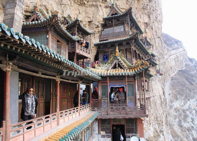 Để bảo vệ ngôi chùa, số lượng du khách được giới hạn ở mức 80 người trong ngôi đền cùng một lúc. Do đó, du khách nên đến thăm nơi này vào sáng sớm để tránh phải chờ đợi lâu, đặc biệt là vào mùa du lịch cao điểm (mùa hè và ngày lễ). Ảnh: IT.