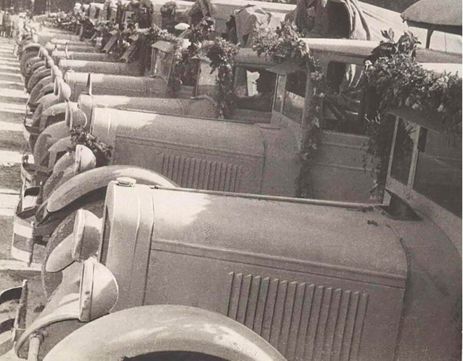 Năm 1933, chính quyền Liên Xô đã phổ biến phong trào lái xe ô tô và hiệp hội AVTODOR đã khởi xướng một cuộc biểu tình lớn về ô tô, diễn ra khắp Liên Xô.