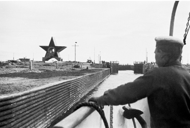 Chỉ mất chưa đầy hai năm để xây dựng con kênh dài 227 km nối Biển Trắng và Biển Baltic.