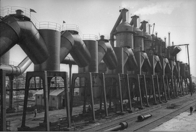 Năm 1933, Liên Xô đã khởi động một số dự án công nghiệp lớn và nhà máy thép trên cả nước.