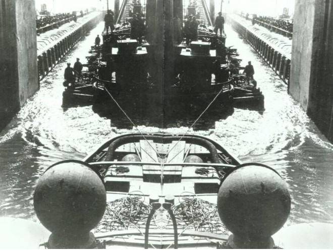 Năm 1933, việc xây dựng Kênh đào Biển Trắng-Baltic (Belomorkanal) đã hoàn thành và nó được khai trương một cách long trọng.