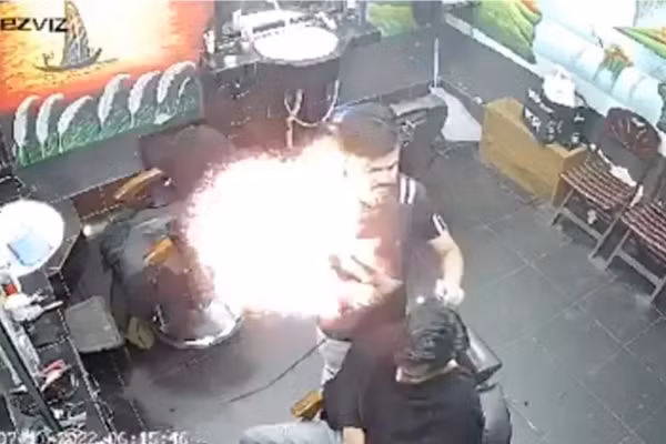 Soc canh may say toc phat no nhu bom khien 2 nguoi thiet mang