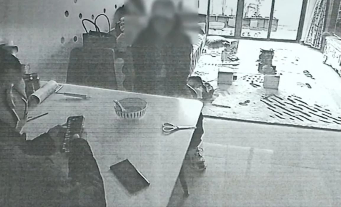 An cap hang hieu tu nha ban than, co gai linh 12 nam tu