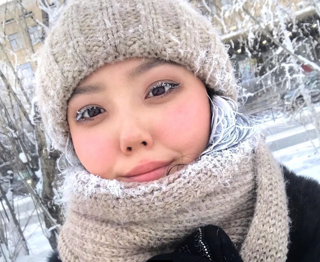 Chỉ cần dành 10 phút hoặc lâu hơn khi đứng ngoài trời, lông mi của bạn sẽ đóng băng.