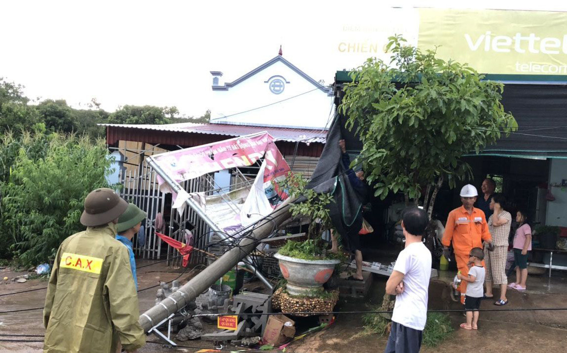 Mưa lớn gây lũ quét, cuốn trôi trâu bò ở Sơn La - Hình 3 Mua lon gay lu quet, cuon troi trau bo o Son La-Hinh-3