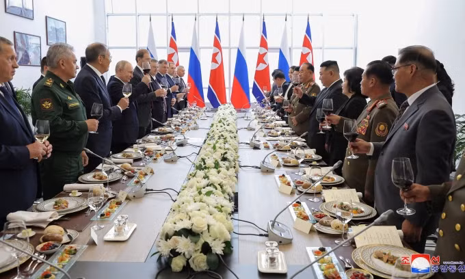 Thuc don Tong thong Nga chieu dai ong Kim Jong-un